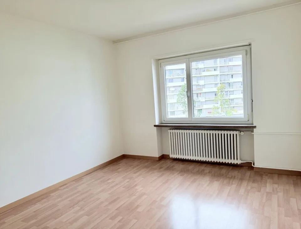 APPARTEMENT LUMINEUX DE 3.0 PIÈCES AVEC BALCON ET VUE DÉGAGÉE ! – photo 4 sur 7