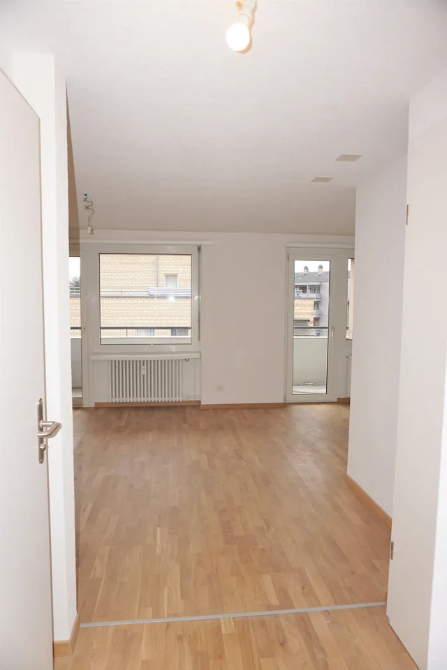 Moderno 1,5 locali in posizione centrale con lavatrice/asciugatrice e ampio balcone – foto 2 di 5