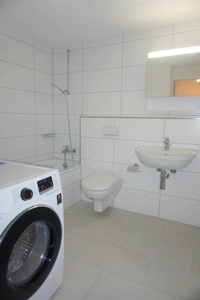 Moderno 1,5 locali in posizione centrale con lavatrice/asciugatrice e ampio balcone – foto 3 di 5