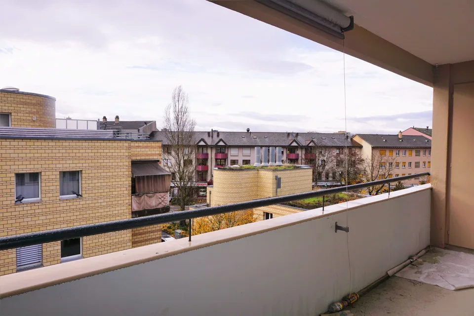 Moderno 1,5 locali in posizione centrale con lavatrice/asciugatrice e ampio balcone – foto 5 di 5