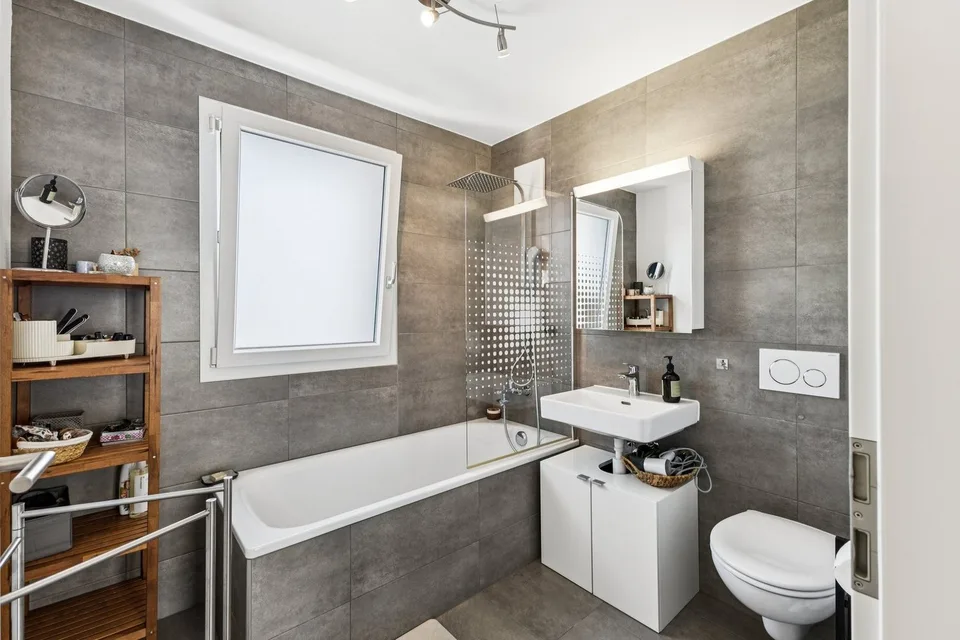 Casa a schiera contemporanea di 6.5 locali a Sugiez – foto 12 di 13