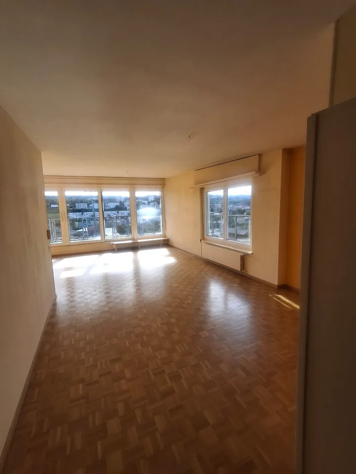 Prächtige 5.5-Zimmer-Dachwohnung mit Panoramablick – La Chaux-de-Fonds – Foto 3 von 21