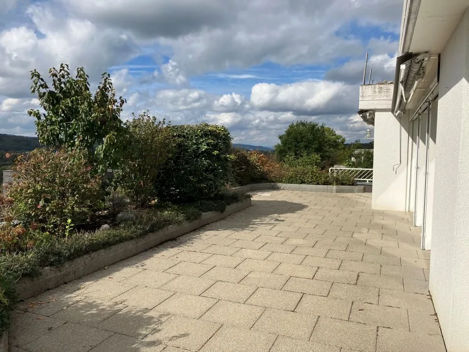 Nous vous accueillons chaleureusement dans cet appartement en terrasse avec une vue imprenable, y compris un double garage – photo 2 sur 26