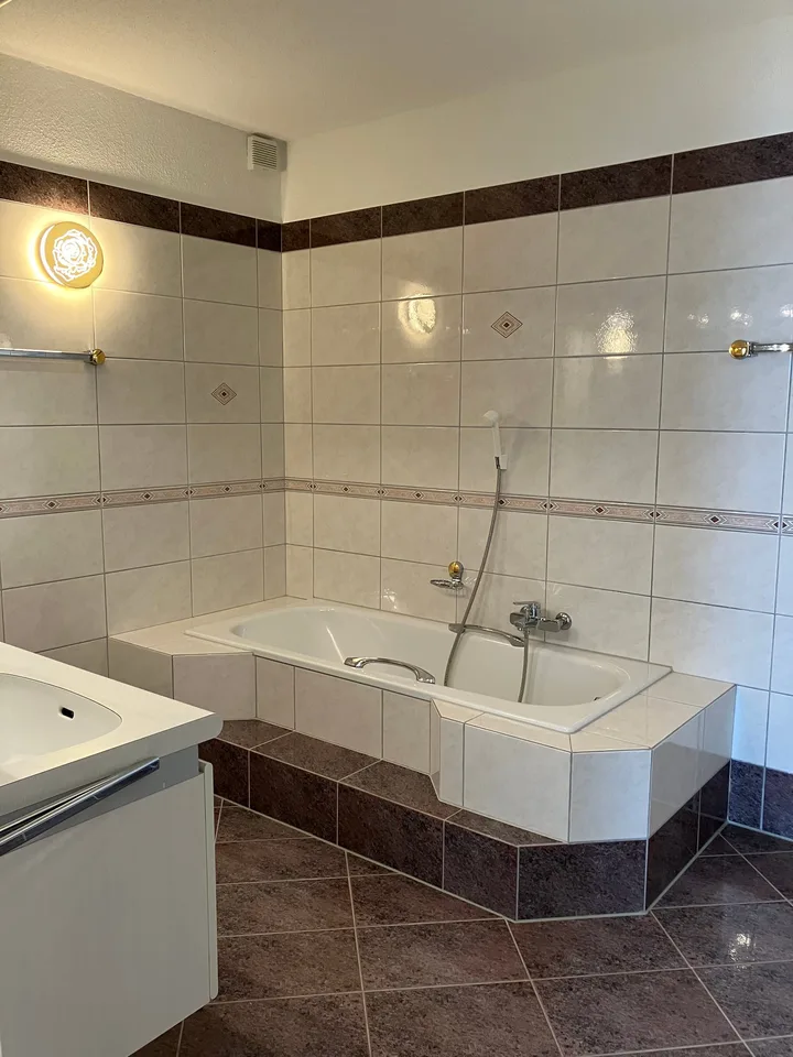 Nous vous accueillons chaleureusement dans cet appartement en terrasse avec une vue imprenable, y compris un double garage – photo 16 sur 26