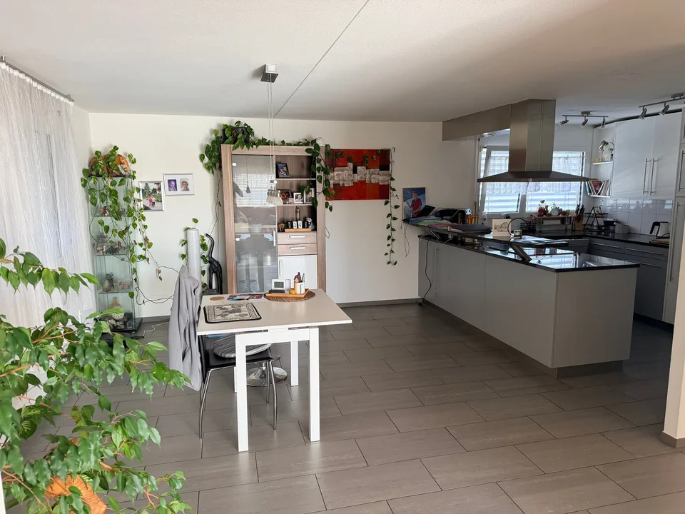 Geräumige 5-Zimmer-Maisonette-Wohnung in Allschwil – Foto 3 von 10