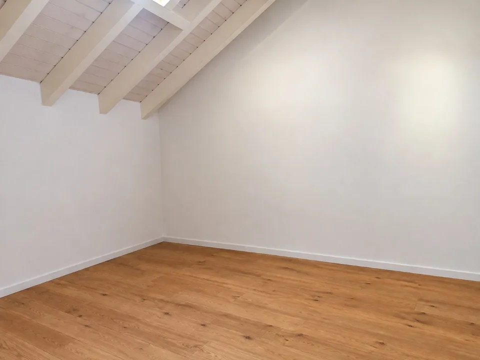 Letztes Stockwerk, Raum & Licht für diese 4 1/2 Zimmer! – Foto 7 von 8