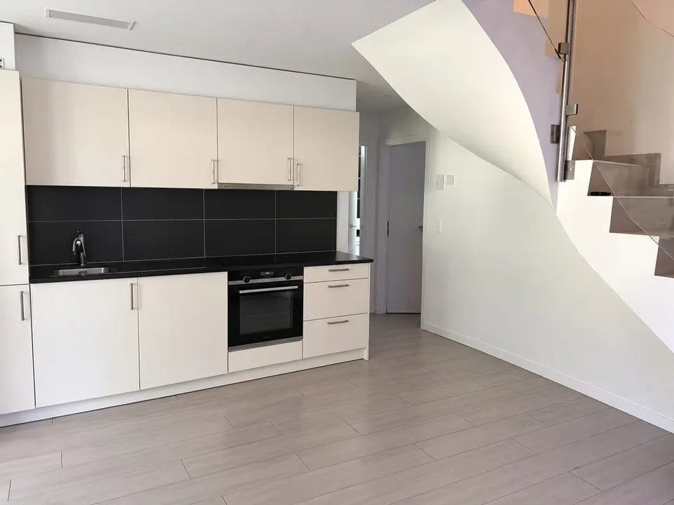 Letztes Stockwerk, Raum & Licht für diese 4 1/2 Zimmer! – Foto 4 von 8