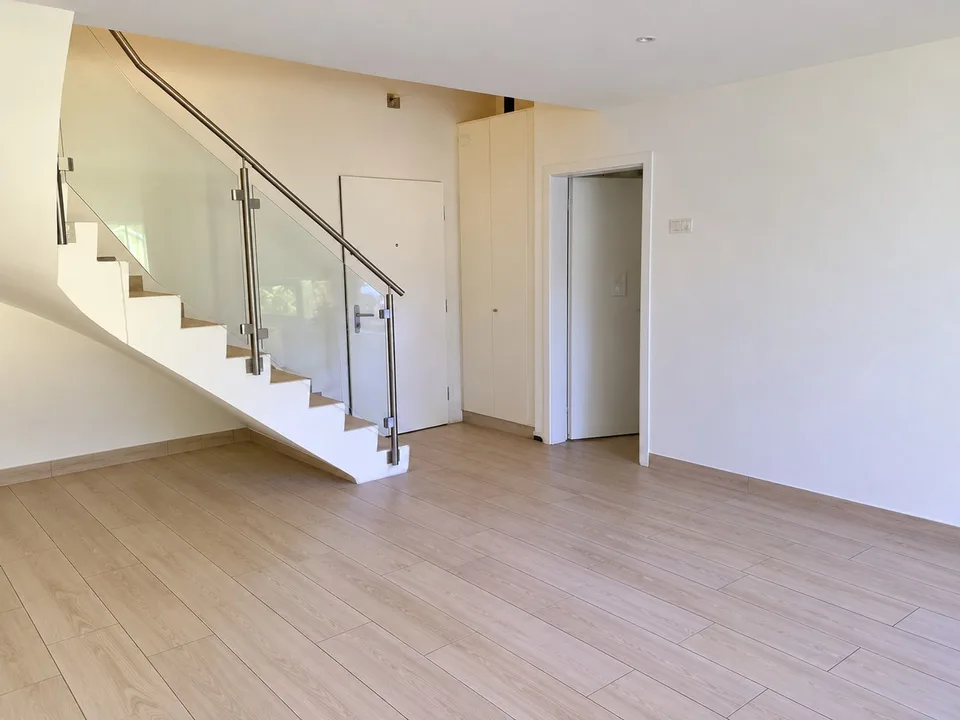 Letztes Stockwerk, Raum & Licht für diese 4 1/2 Zimmer! – Foto 3 von 8