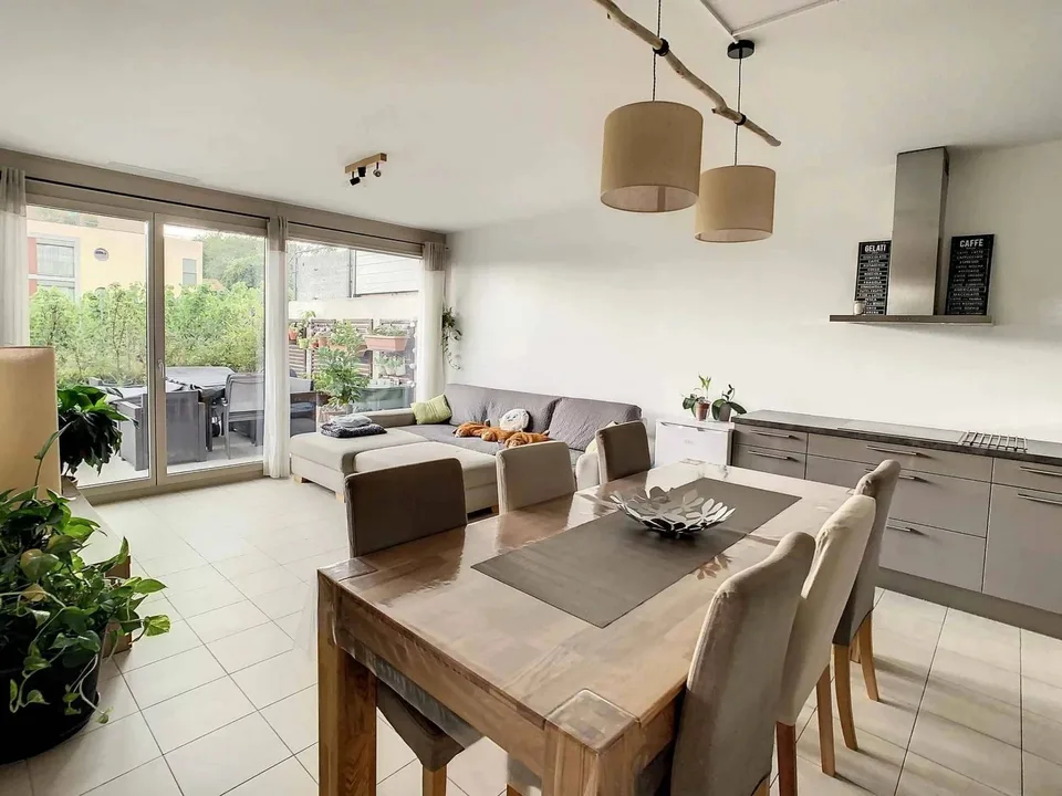 Appartamento di 5 locali con terrazza e giardino nel villaggio di Satigny – foto 2 di 10