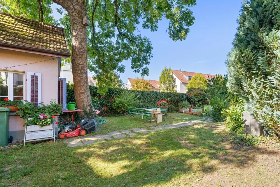 Maison multifamiliale avec dépendance et jardin au centre de Pfäffikon – photo 17 sur 20