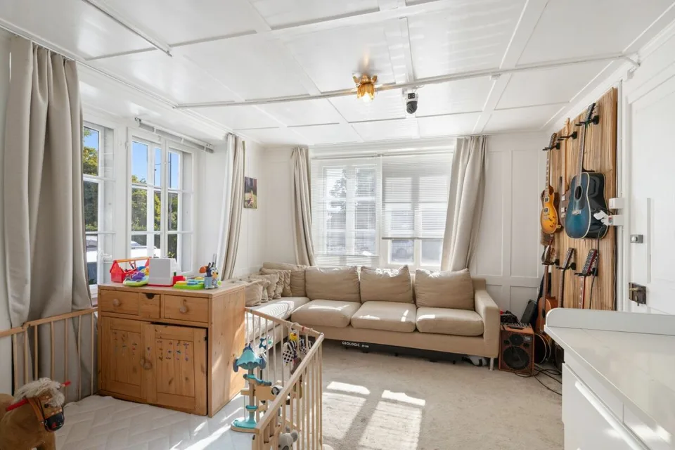 Maison multifamiliale avec dépendance et jardin au centre de Pfäffikon – photo 3 sur 20