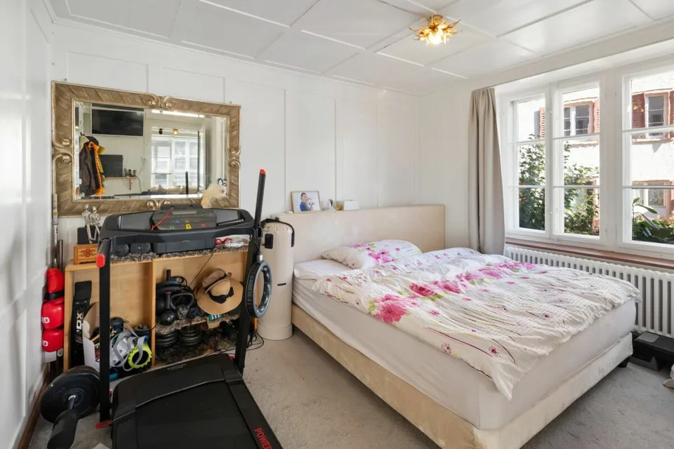 Maison multifamiliale avec dépendance et jardin au centre de Pfäffikon – photo 5 sur 20