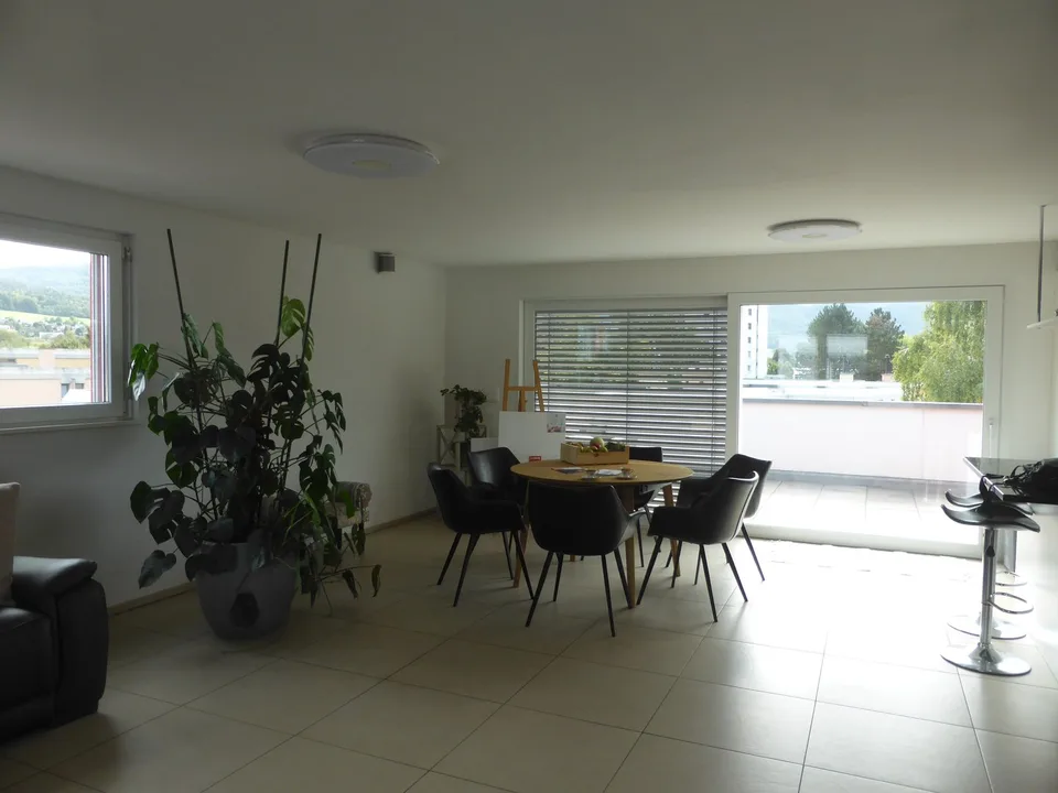 Meraviglioso appartamento attico di 5 locali a Delémont – foto 3 di 21