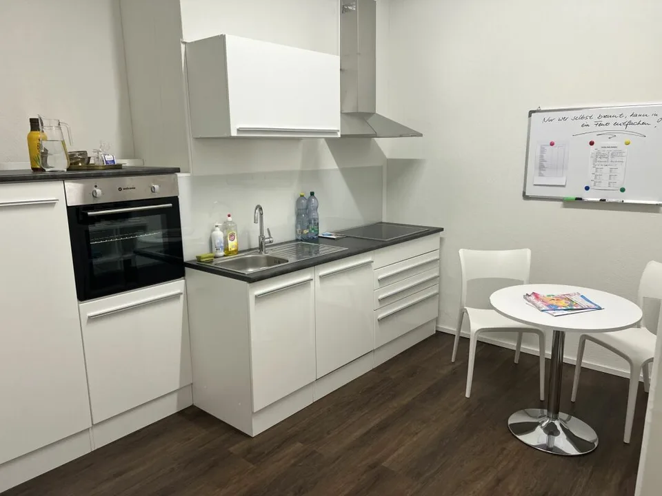 Attraktive Geschäftsfläche in Jona, ideal für Beauty, Massage, Therapie oder Praxis – Foto 9 von 11