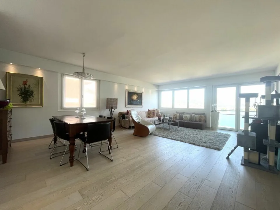Geräumige Wohnung mit Panoramablick und Schwimmbad – Foto 4 von 8