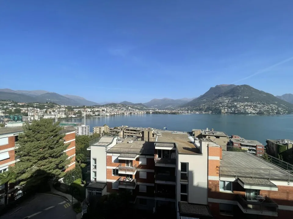 Geräumige Wohnung mit Panoramablick und Schwimmbad – Foto 3 von 8