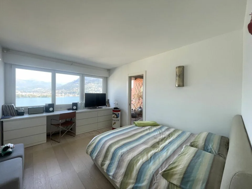 Geräumige Wohnung mit Panoramablick und Schwimmbad – Foto 6 von 8
