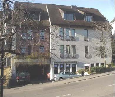 Helle 3.5-Zimmer-Wohnung mit Balkon in Oberwil – Foto 2 von 19