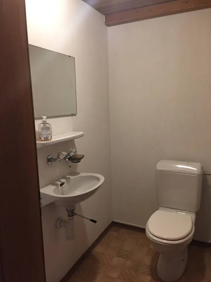 Appartamento di 3,5 locali vecchio stile accogliente con parcheggio e ampio posto a sedere – foto 6 di 10