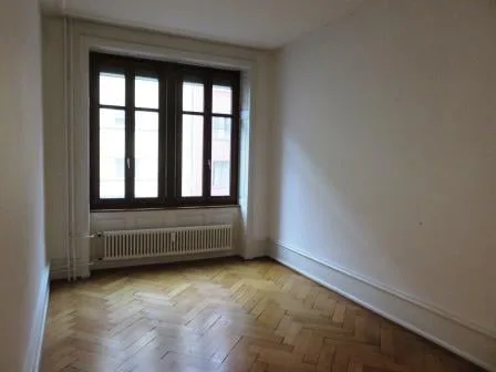 Appartement cosy 3 pièces avec balcon au cœur de St. Johann – photo 3 sur 6
