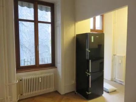Appartement cosy 3 pièces avec balcon au cœur de St. Johann – photo 2 sur 6