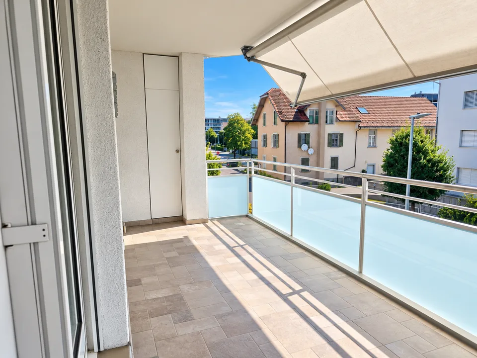 Appartamento luminoso 4.5 locali con balcone e garage a Dietikon – foto 17 di 21