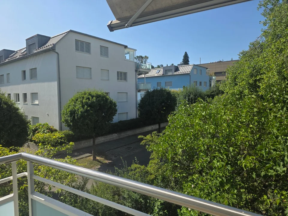 Appartamento luminoso 4.5 locali con balcone e garage a Dietikon – foto 2 di 21