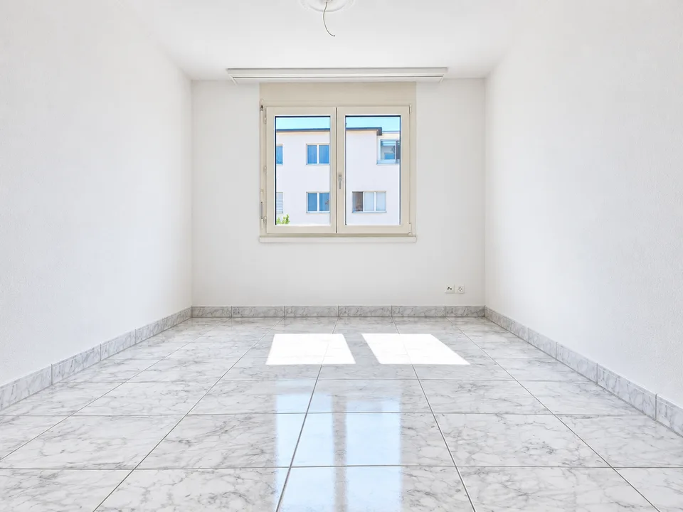 Appartamento luminoso 4.5 locali con balcone e garage a Dietikon – foto 10 di 21