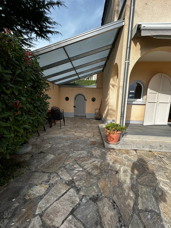 Ampio appartamento con terrazza, giardino e vista panoramica sul lago a Montreux – foto 14 di 16