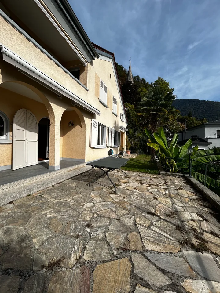 Ampio appartamento con terrazza, giardino e vista panoramica sul lago a Montreux – foto 12 di 16