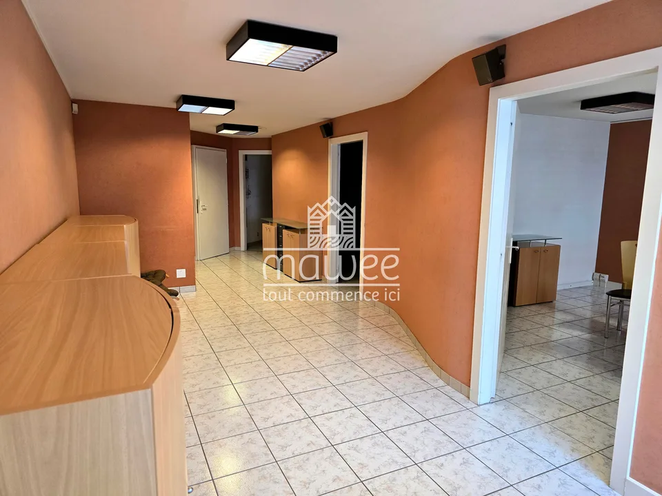 Bureau / surface commerciale de 75 m² au centre de Martigny – photo 3 sur 13
