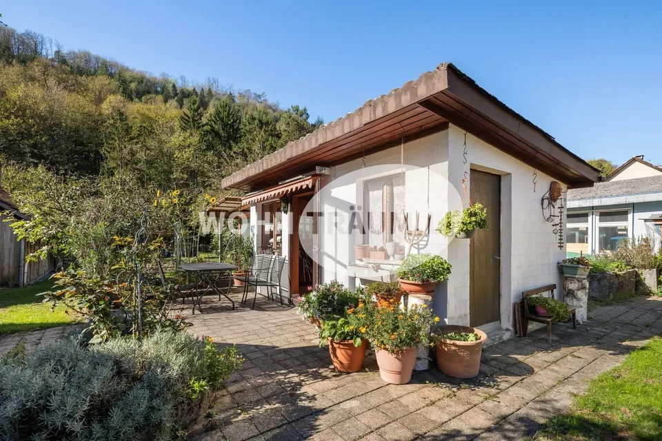 8-Zimmer Eckhausteil mit Gartenhaus und grossem Grundstück – Foto 10 von 13