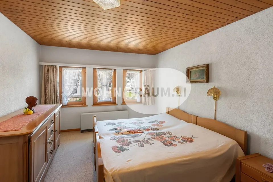 8-Zimmer Eckhausteil mit Gartenhaus und grossem Grundstück – Foto 6 von 13