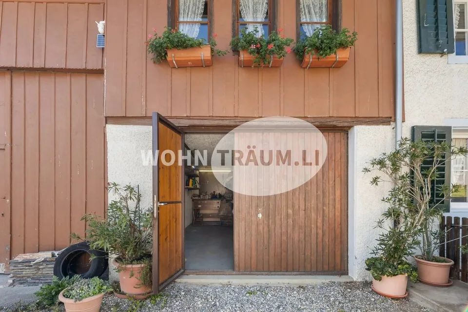 8-Zimmer Eckhausteil mit Gartenhaus und grossem Grundstück – Foto 9 von 13