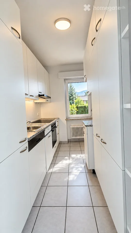 Großzügige Wohnung mit eigenem Garten in Minusio – Foto 3 von 5