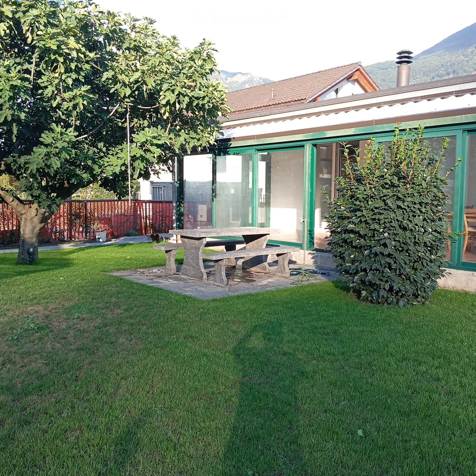 RESIDENZ MIT SEEBLICK, PRIVATGARTEN UND DREI PARKPLÄTZEN – Foto 2 von 5