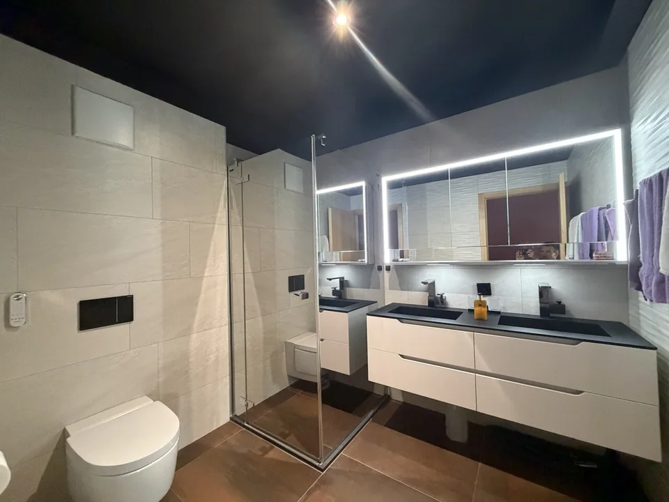 Moderne Villa mit Pool – Foto 6 von 9
