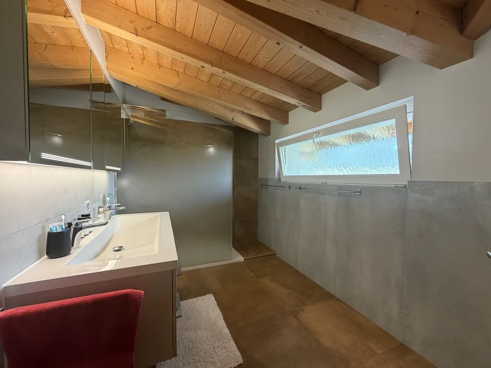 Moderne Villa mit Pool – Foto 8 von 9