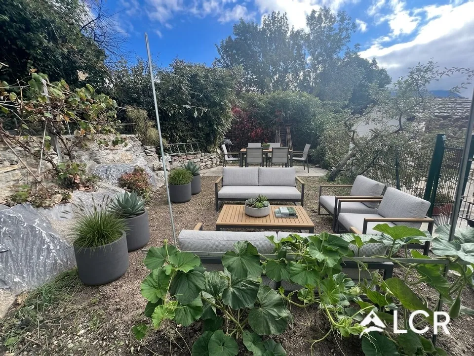 Schönes Apartment mit 3.5 Zimmern und einem separaten 2.5-Zimmer-Apartment darunter / Gärten und Terrasse – Foto 9 von 11