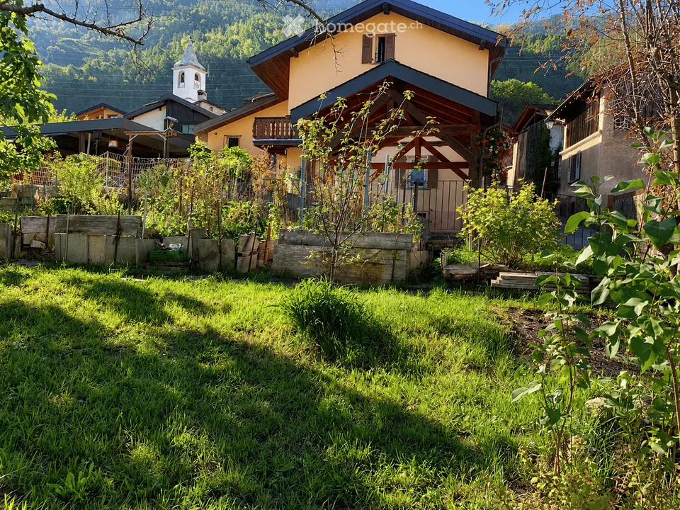 Geräumiges Einfamilienhaus mit 7.5 Zimmern und Garten im Herzen von Saxon – Foto 6 von 27