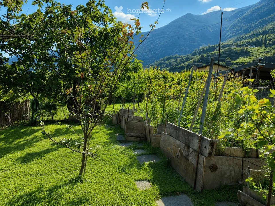 Geräumiges Einfamilienhaus mit 7.5 Zimmern und Garten im Herzen von Saxon – Foto 4 von 27
