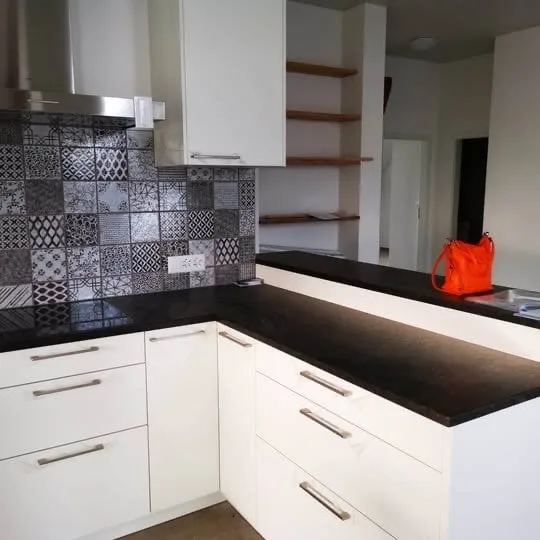 Appartement 3 chambres, 2 salles de bain, jardin et garage. – photo 2 sur 5