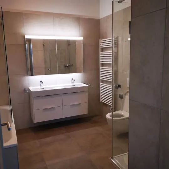 Appartement 3 chambres, 2 salles de bain, jardin et garage. – photo 4 sur 5