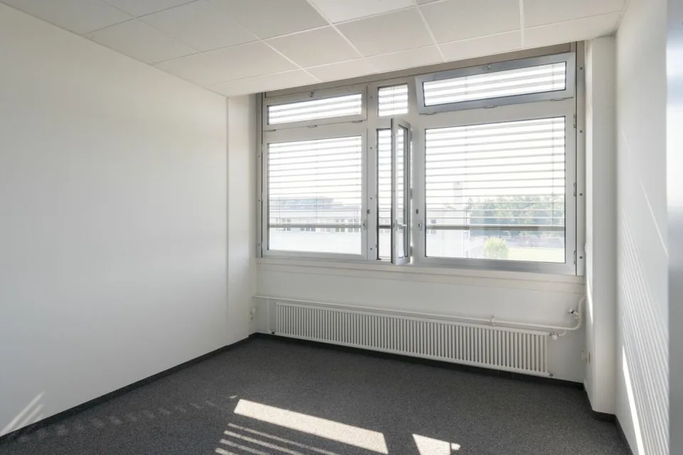 Work smart in Regensdorf - flexible Büroflächen mit Community Zone – Foto 4 von 14