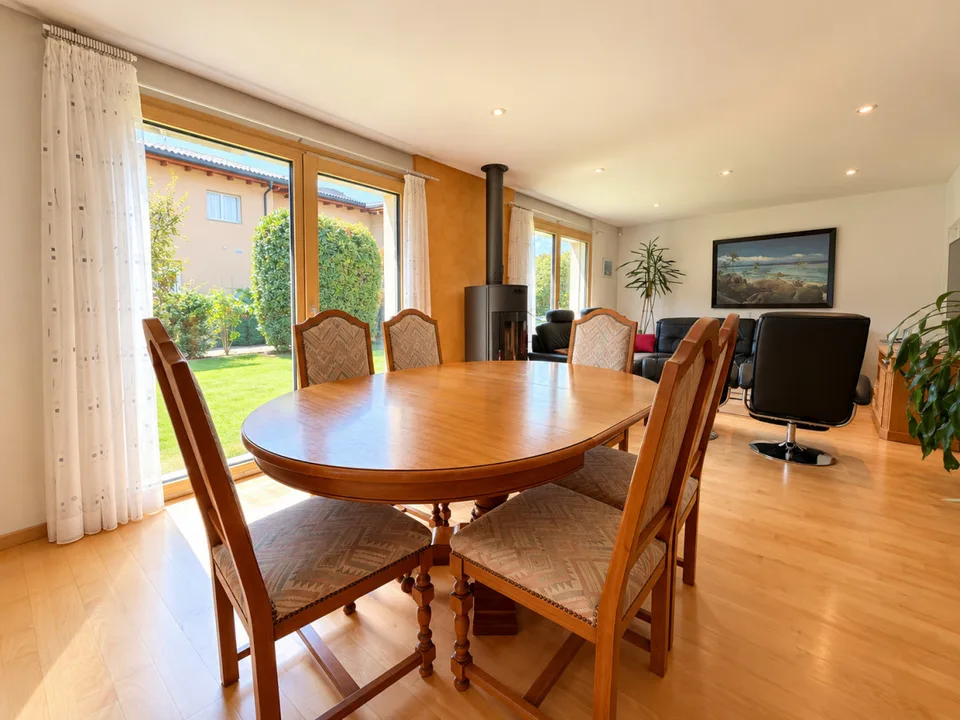 VILLA INDIVIDUALE PERFETTAMENTE MANUTENUTA CON GRANDE GIARDINO – foto 5 di 11