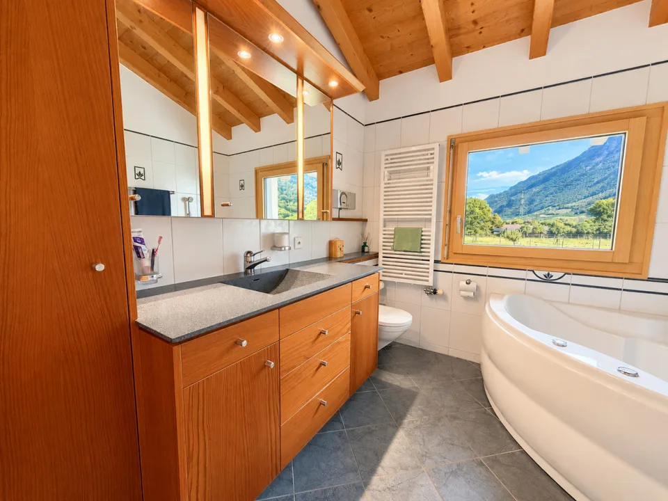 VILLA INDIVIDUALE PERFETTAMENTE MANUTENUTA CON GRANDE GIARDINO – foto 11 di 11