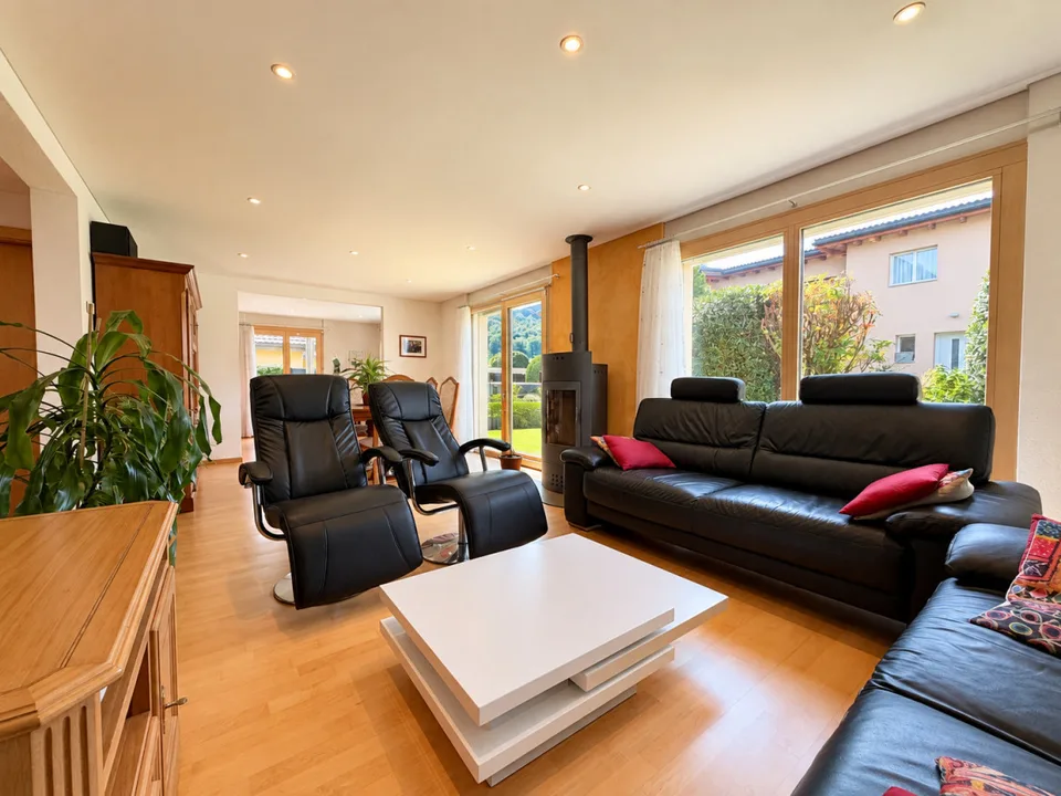 VILLA INDIVIDUALE PERFETTAMENTE MANUTENUTA CON GRANDE GIARDINO – foto 6 di 11