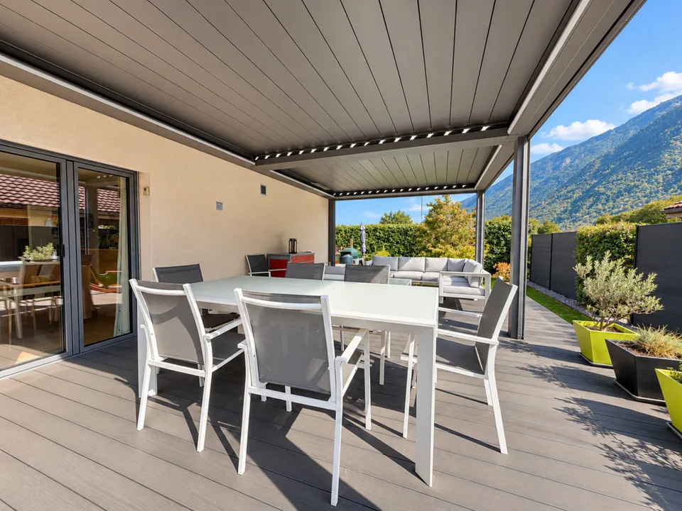 VILLA INDIVIDUALE PERFETTAMENTE MANUTENUTA CON GRANDE GIARDINO – foto 4 di 11
