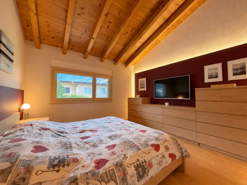 VILLA INDIVIDUALE PERFETTAMENTE MANUTENUTA CON GRANDE GIARDINO – foto 9 di 11