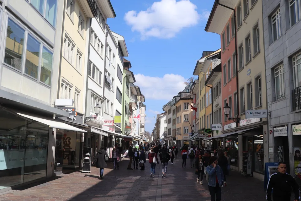 Pop-up, Outlet & Locale Commerciale per Uso Temporaneo Winterthur – foto 2 di 6